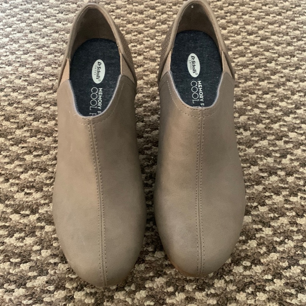 Women's Dr. Scholls wedges. Worn once. Excellent condition